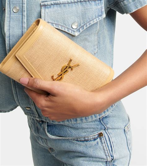 UPTOWN chain wallet in micro raffia .